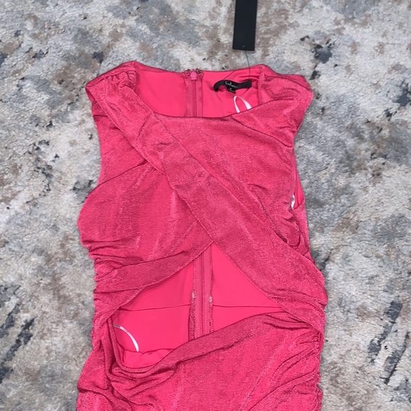 Pink ruched keyhole front dress - Picture 2 of 3